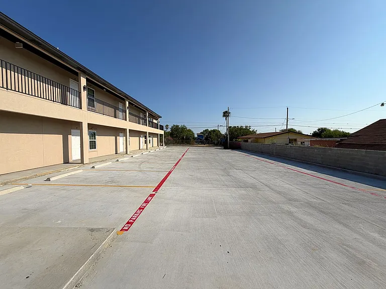 2909 San Luis St — Photo 2