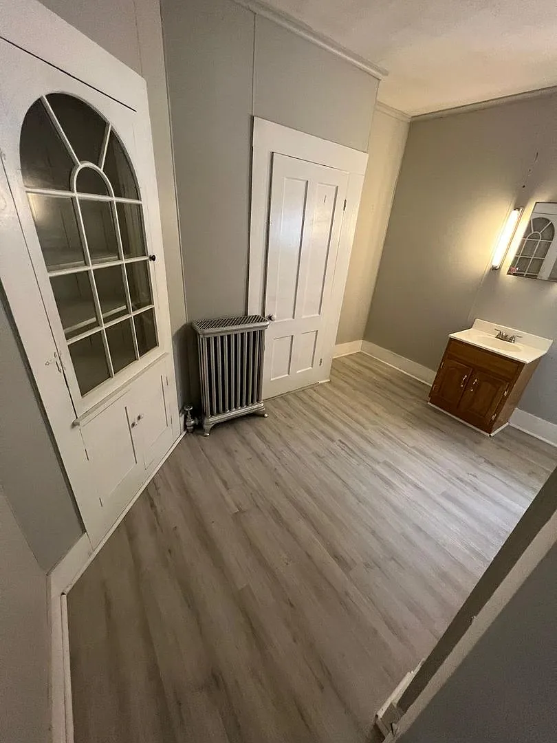 3 bed, $1,800 — Photo 2