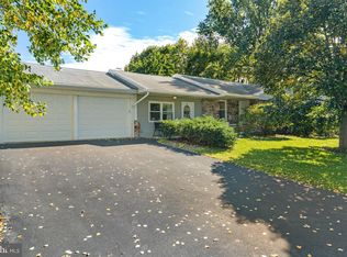 135 Florence Dr, Harrisburg, PA 17112
