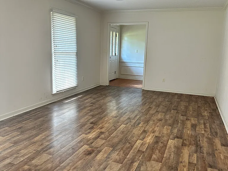 1105 Buena Vista Dr — Photo 5