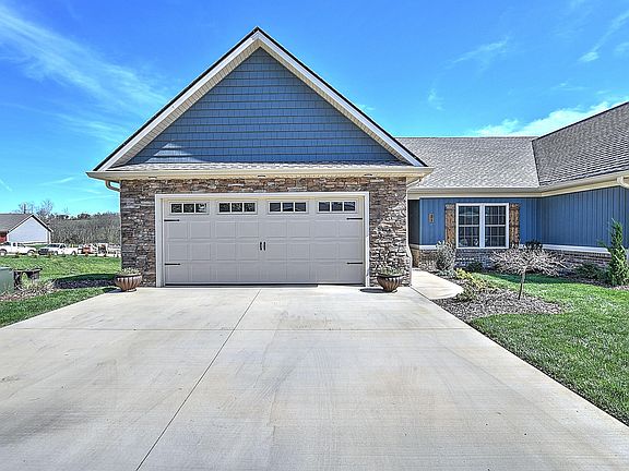 2nd image of 21 Grist Mill Ct Unit 21