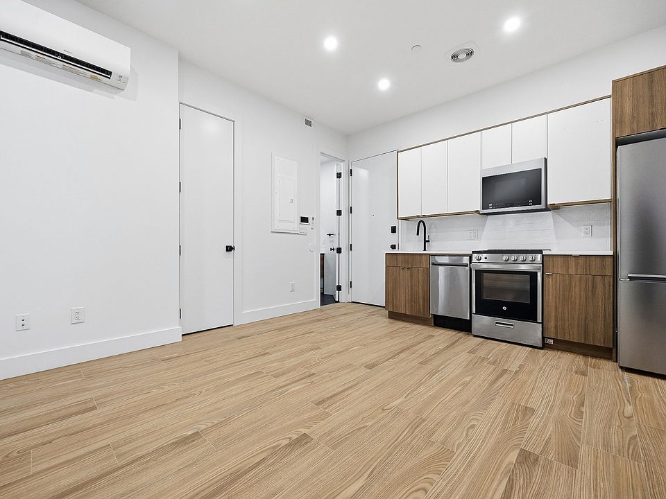 1st image of 379 Hawthorne St #4D