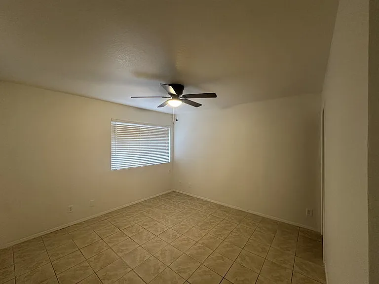 1559 W Mercer Ln — Photo 9