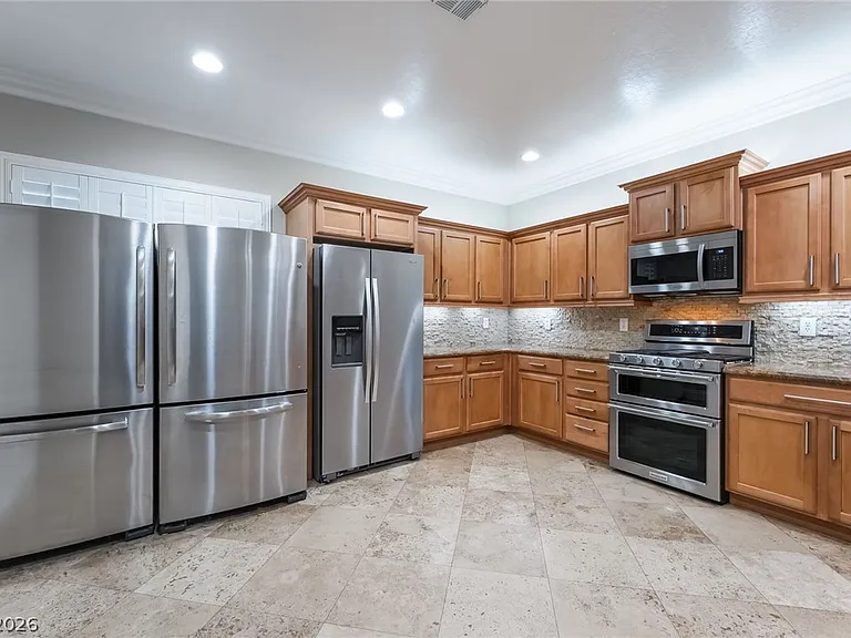 2676 Lochleven Way — Photo 49