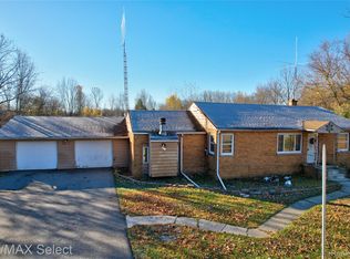 3271 W Carpenter Rd, Flint, MI 48504