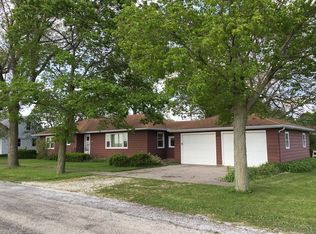 107 S Douglas St, Villa Grove, IL 61956
