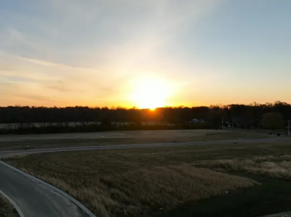 27 Rockfield Ests, Greenfield, IN 46140