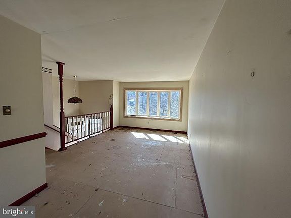 3rd image of 225 Green Arbor Dr