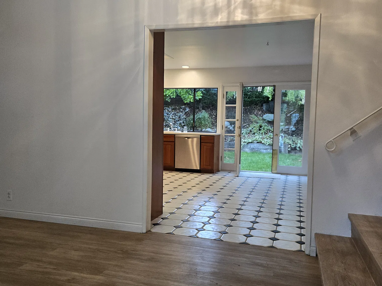 4 bed, 2.5 bath, 2251 sqft, $4,900 — Photo 3