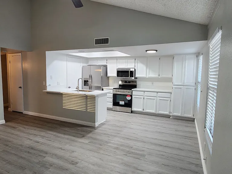 774 E Morningside Dr — Photo 8