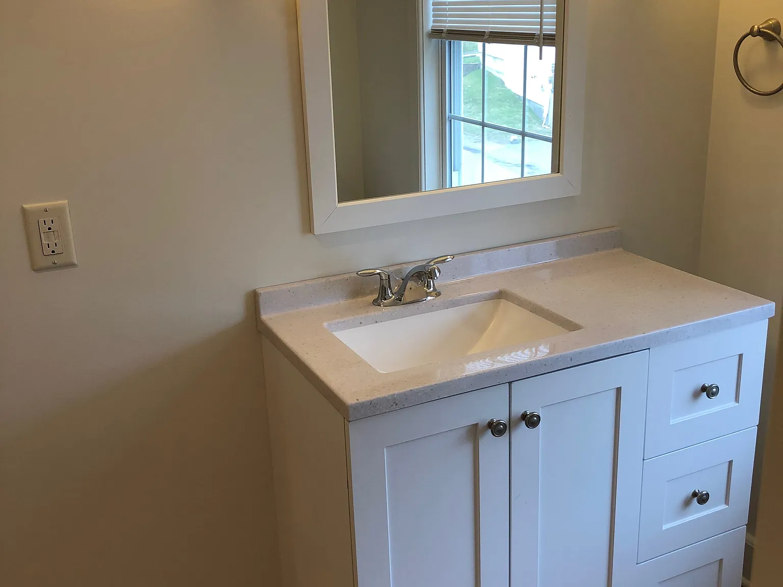3 bed, 2.5 bath, 1500 sqft, $3,050 — Photo 2
