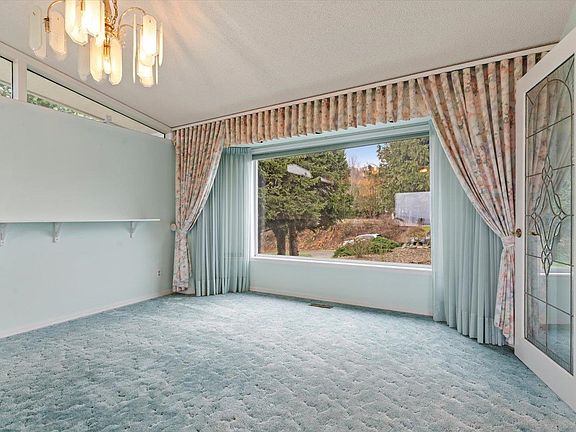 5th image of 46486 Uplands Rd