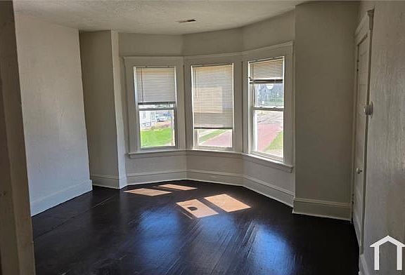 2nd image of 1654 E 93rd St APT 4