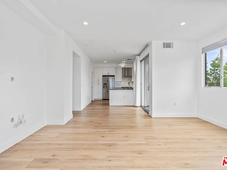 1060 S Bronson Ave #1 — Photo 4