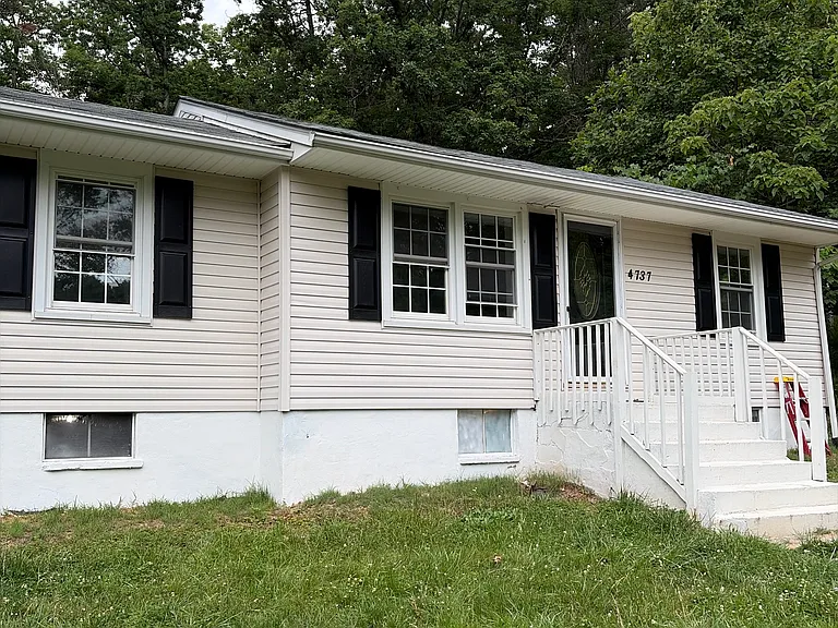 4737 Yellow Mountain Rd — Photo 1
