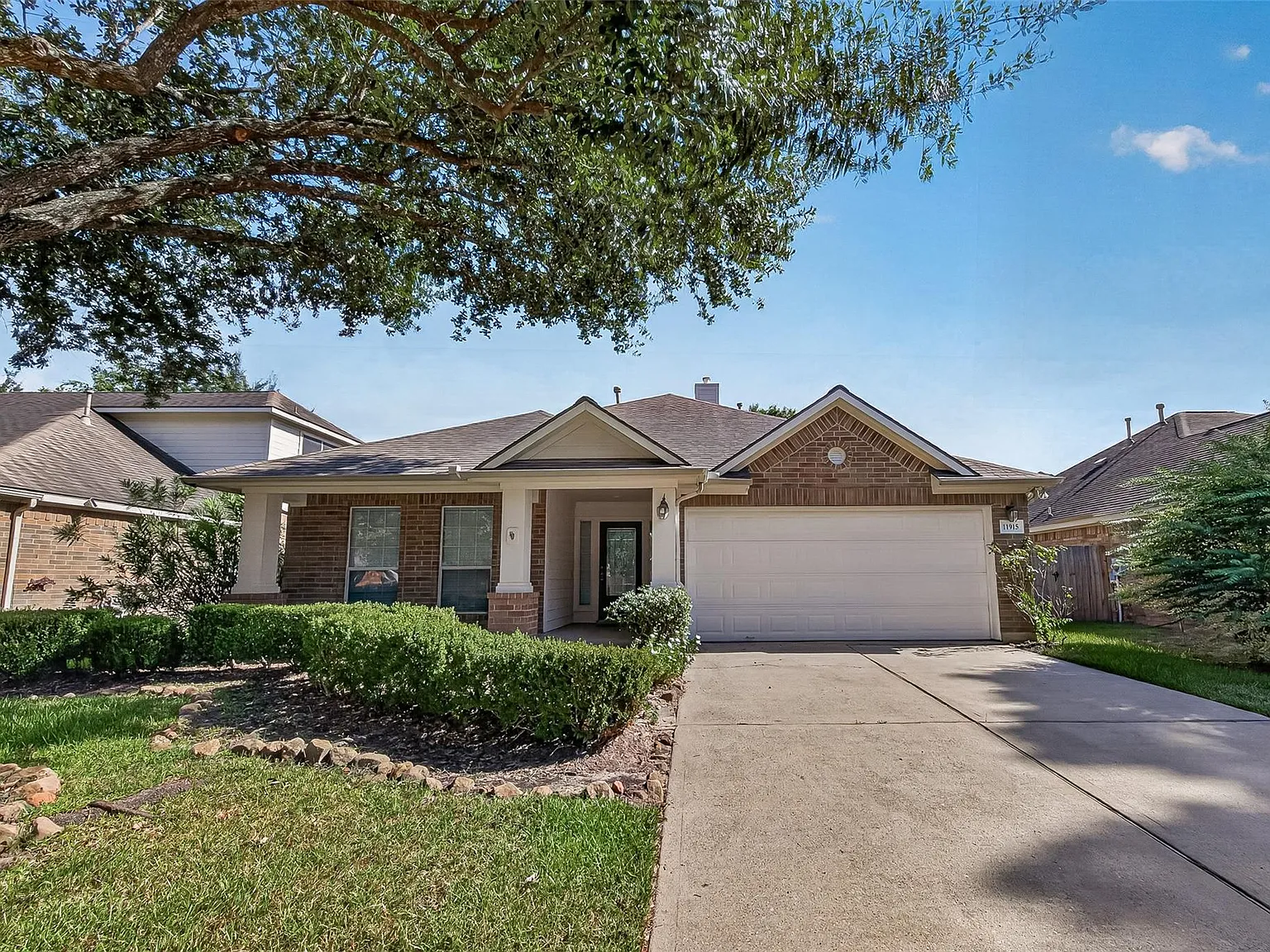 3 bed, 2.0 bath, 1893 sqft, $2,000 — Photo 1