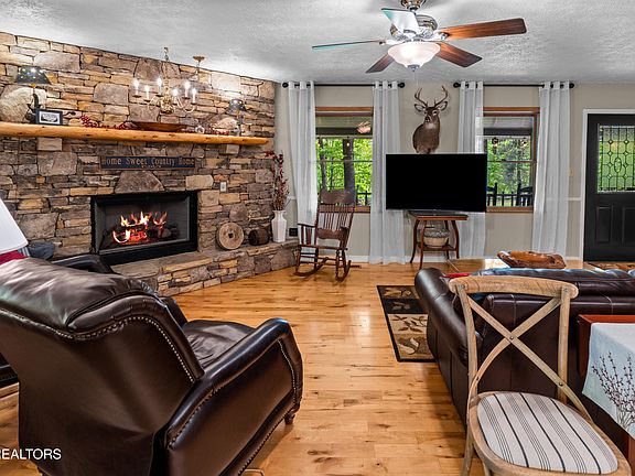 14th image of 1043 Reagan Springs Rd