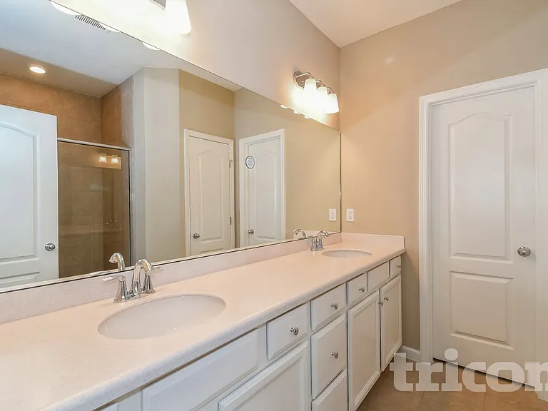 10226 Pavnes Creek Dr — Photo 8