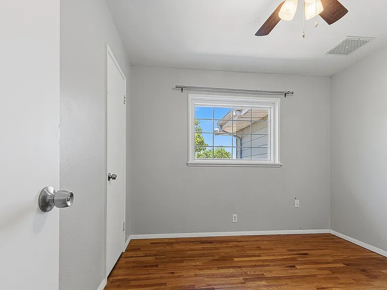 2300 Aspen Dr — Photo 16