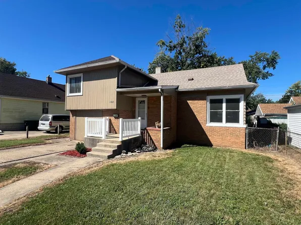 1403 S 9th St, Pekin, IL 61554