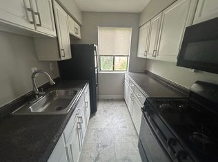 6 Galveston St SW APT 303, Washington, DC 20032