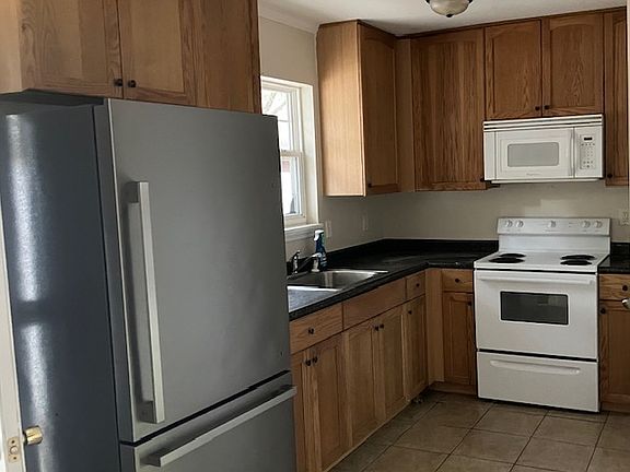 4th image of 1 Taft St Unit 127