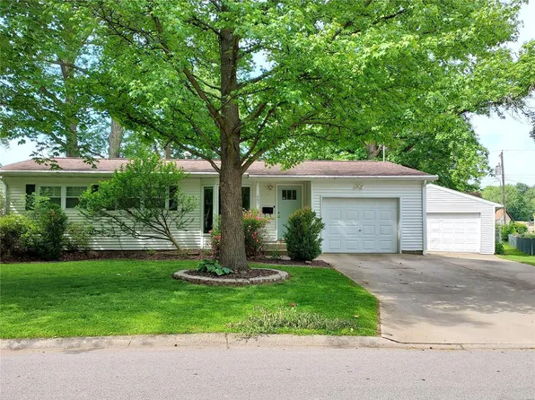 607 Maple St, Greenville, IL 62246