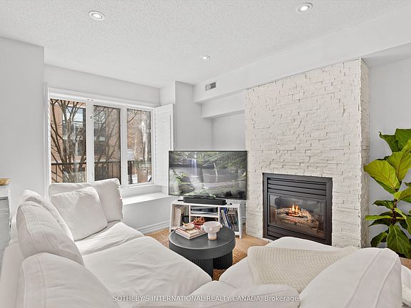 4th image of 208 Niagara St #18