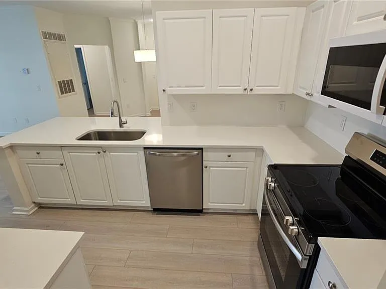411 Spring Heights Ln SE #4 — Photo 4