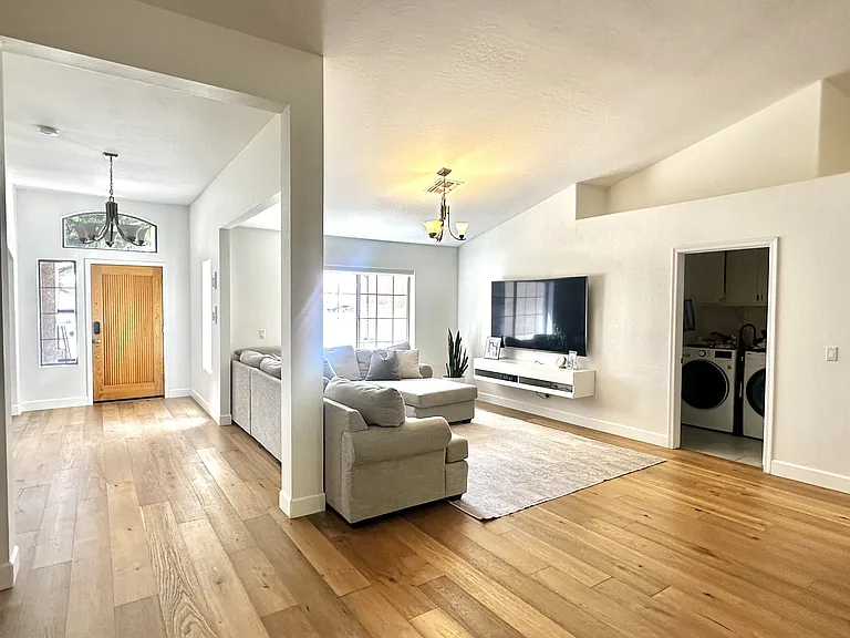 723 W Leah Ct — Photo 7
