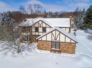 9615 Rosemary Ln, Brighton, MI