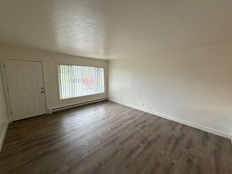 1835 Beach Ave NE #4 — Photo 6