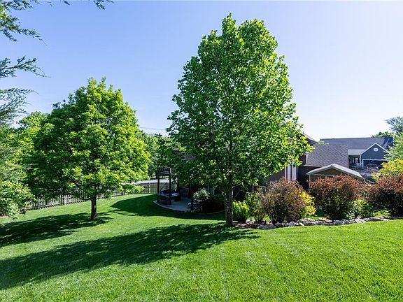 2nd image of 7100 Woodland Dr