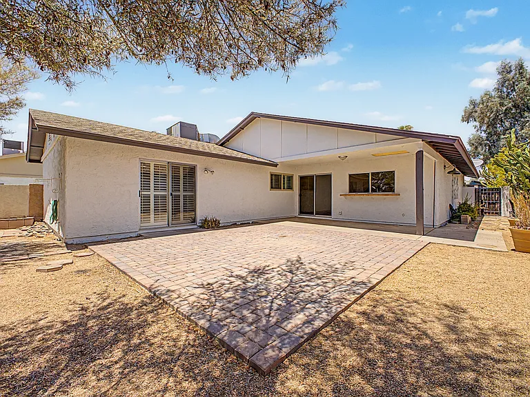 8689 E Roosevelt Cir — Photo 26