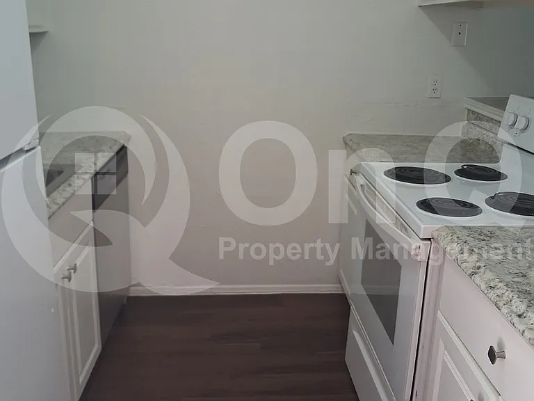 410 Bryan St #2 — Photo 6