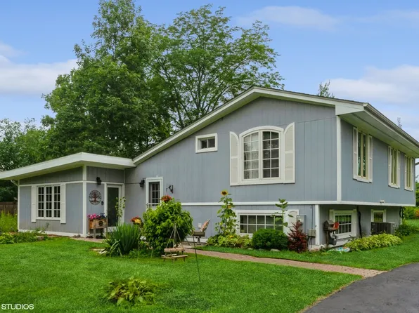 27240 N Longwood Rd, Lake Forest, IL 60045