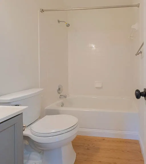 405 Lakeview Ct — Photo 26