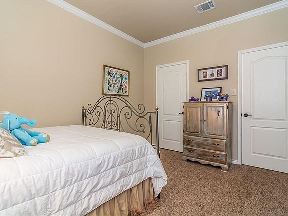 4th image of 4213 Comanche Dr