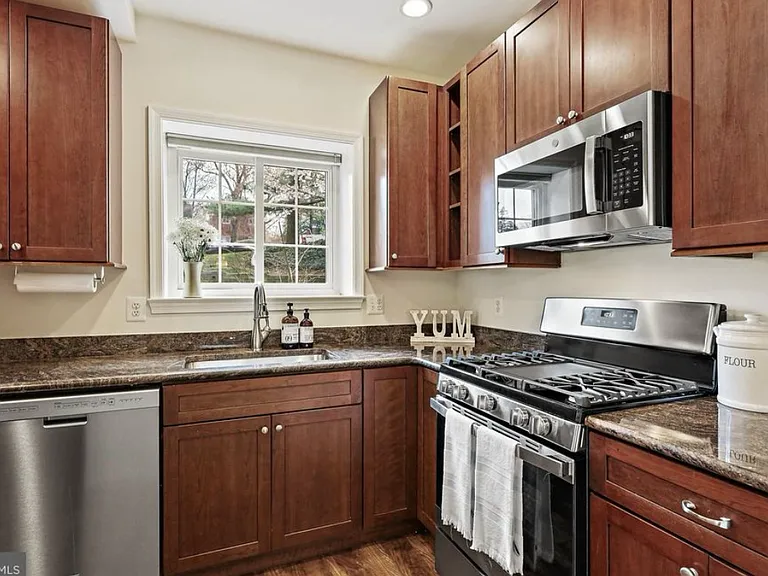 3518 Martha Custis Dr — Photo 11
