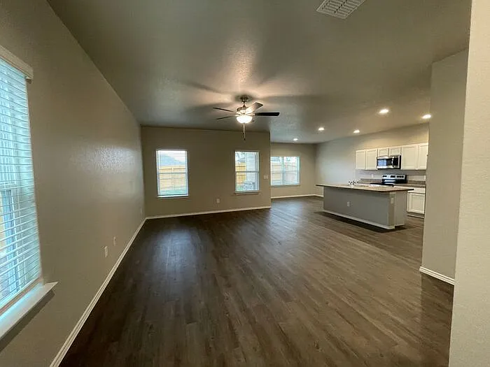 3 bed, 2.5 bath, 1553 sqft, $1,645 — Photo 4
