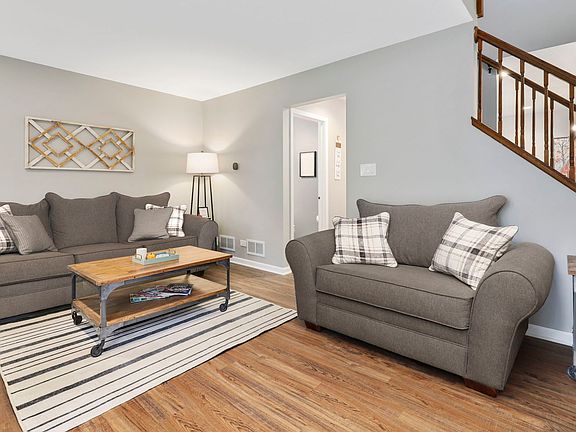 4th image of 2724 College Hill Cir