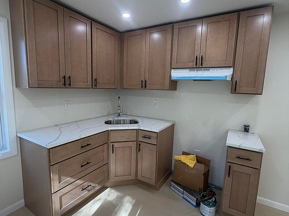 2nd image of 629 Beech St APT 2