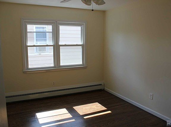 4th image of 44 Memphis Ave #2