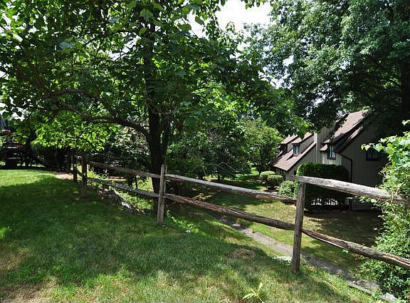 4th image of 180 Locust Ln #180