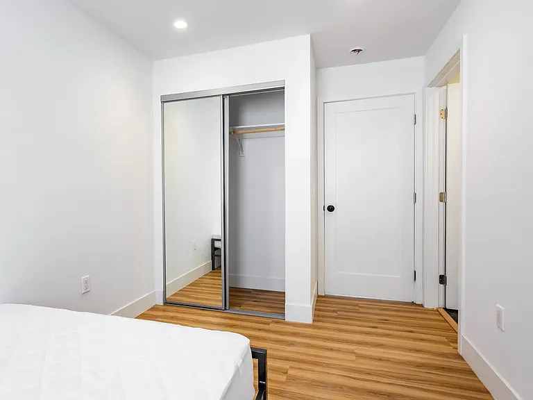 1325 W 24th St #1/2 — Photo 11