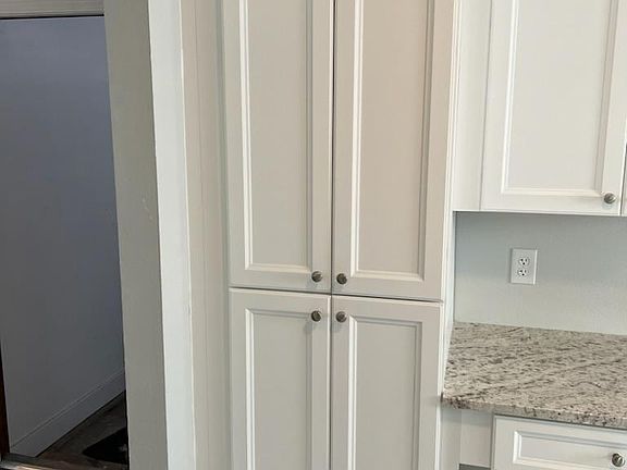 5th image of 221 Honeysuckle Way