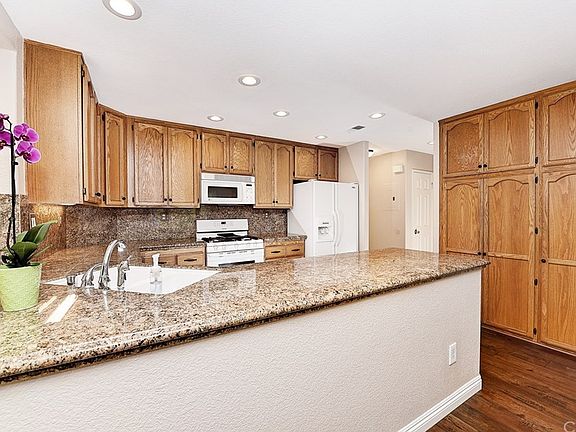 5th image of 43 Wisteria Pl