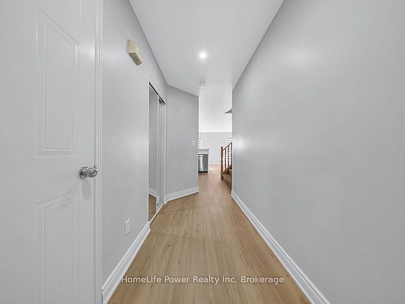 3rd image of 39 Reistview St