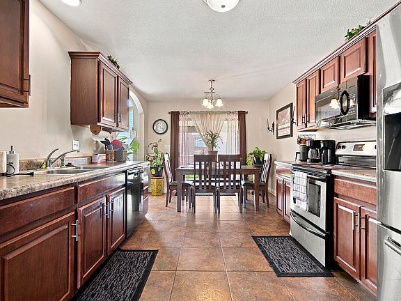 4th image of 2601 Quartz Ln