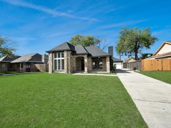 1114 N Nottingham Dr, League City, TX 77573